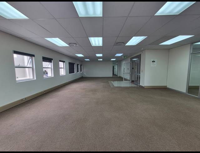 240M² OFFICE TO LET IN PAARDEPLAATS AH